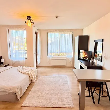 Encanto Cozy With Balcony And Stunning Mountain & Town View 반스코